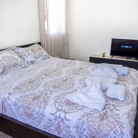 City Center Two Private Bedrooms Near Scanderbeg Square On Shared Apartment Tirana Exterior foto