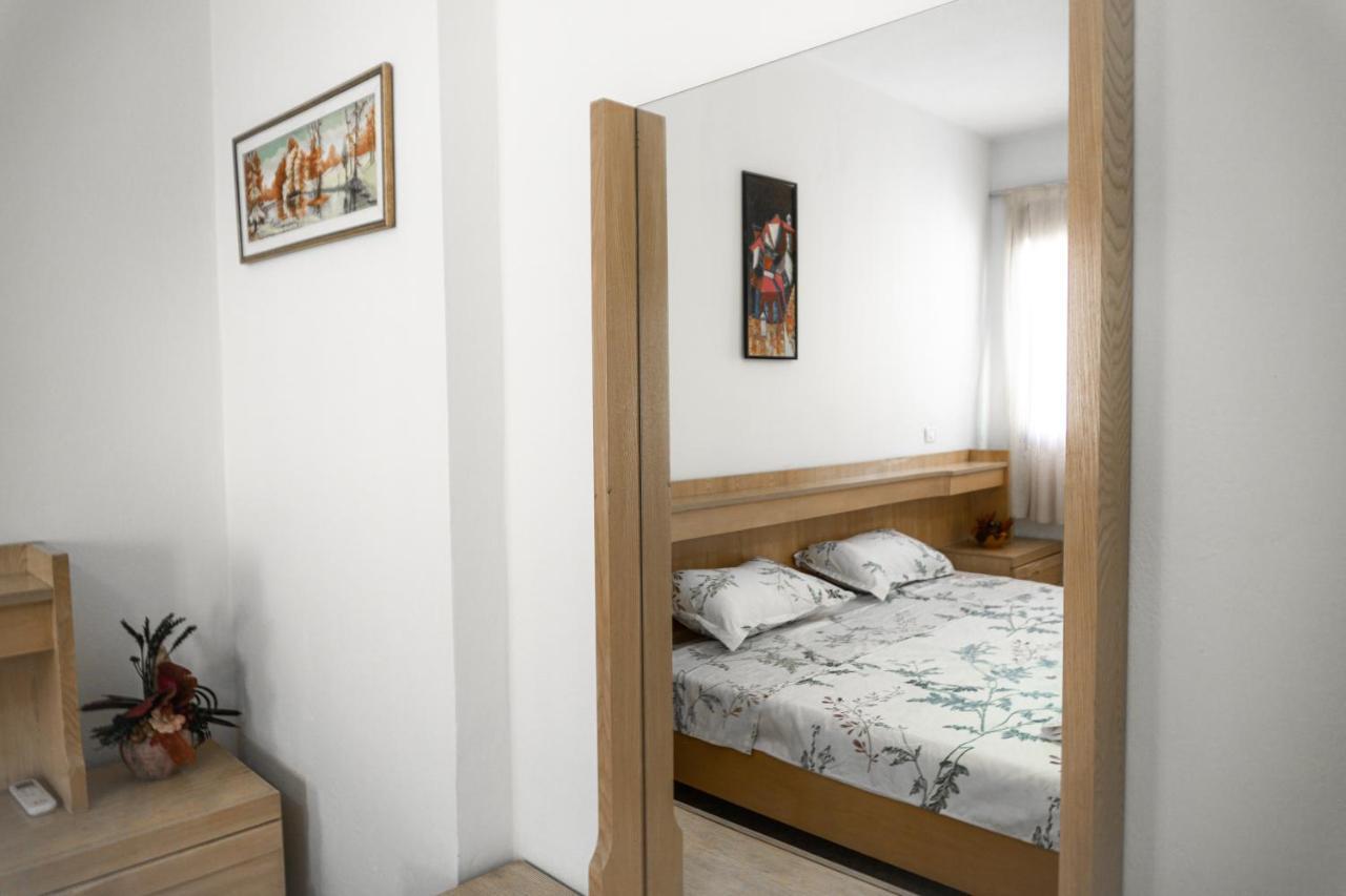 City Center Two Private Bedrooms Near Scanderbeg Square On Shared Apartment Tirana Exterior foto