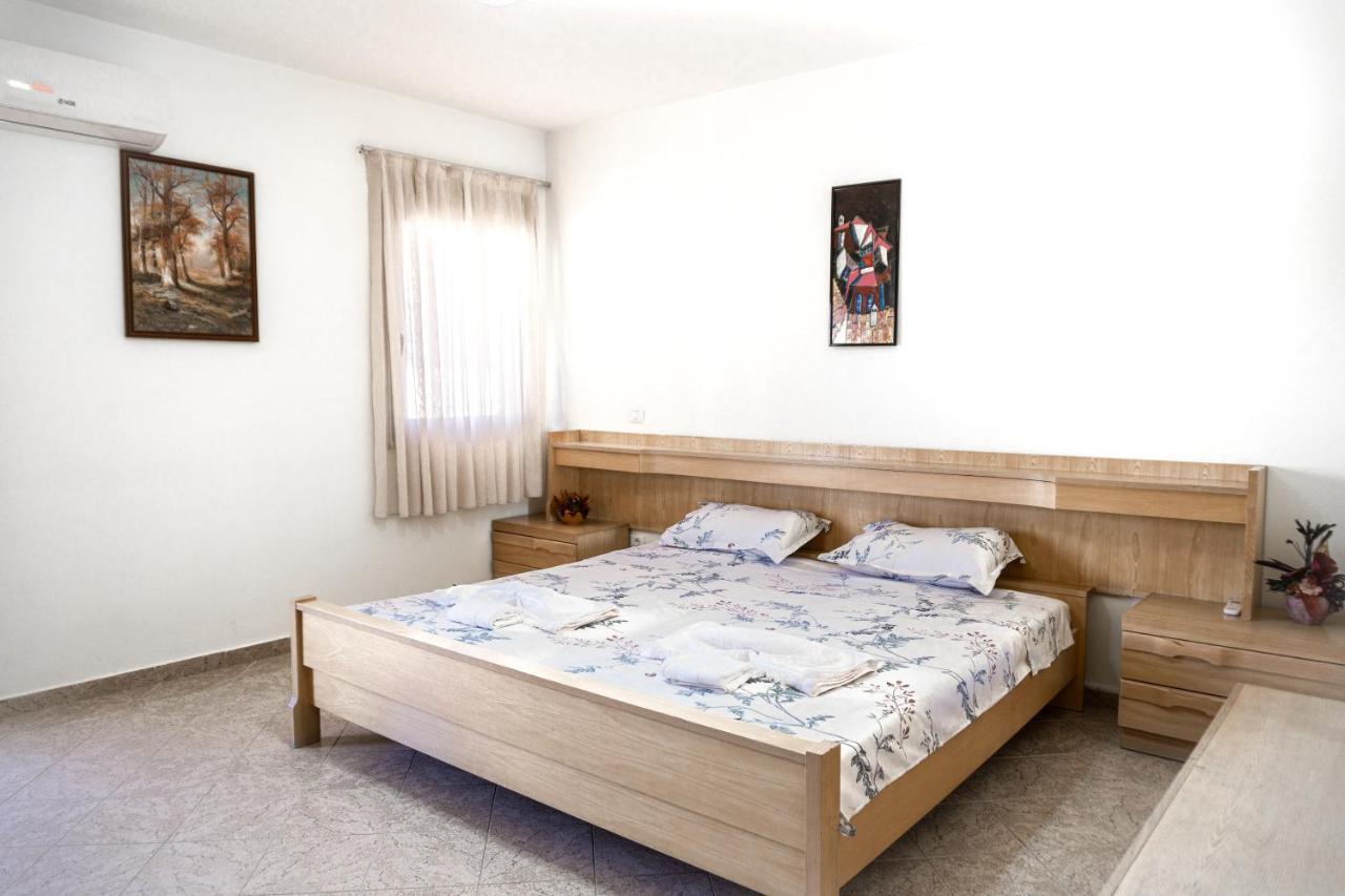 City Center Two Private Bedrooms Near Scanderbeg Square On Shared Apartment Tirana Exterior foto