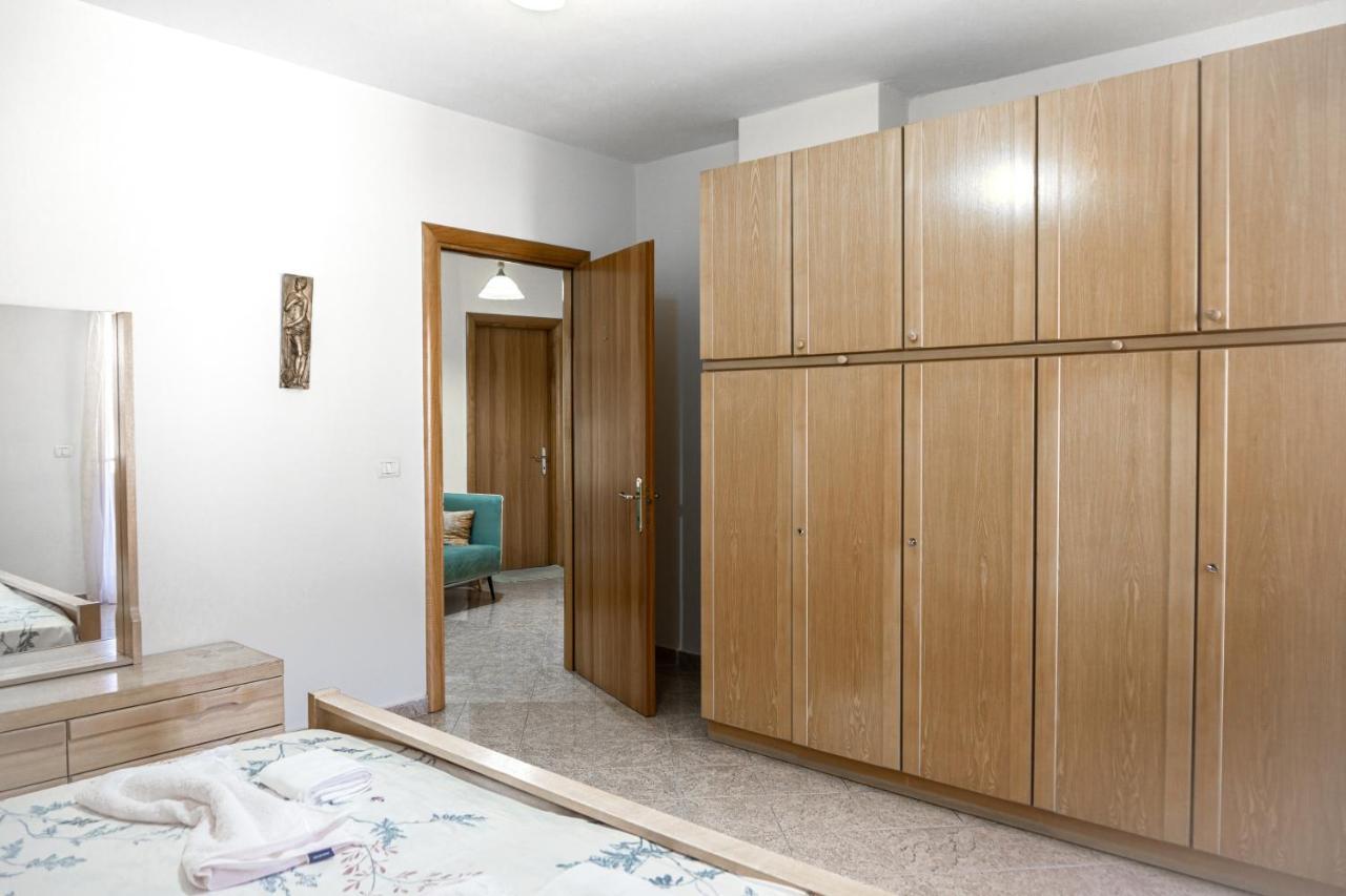 City Center Two Private Bedrooms Near Scanderbeg Square On Shared Apartment Tirana Exterior foto