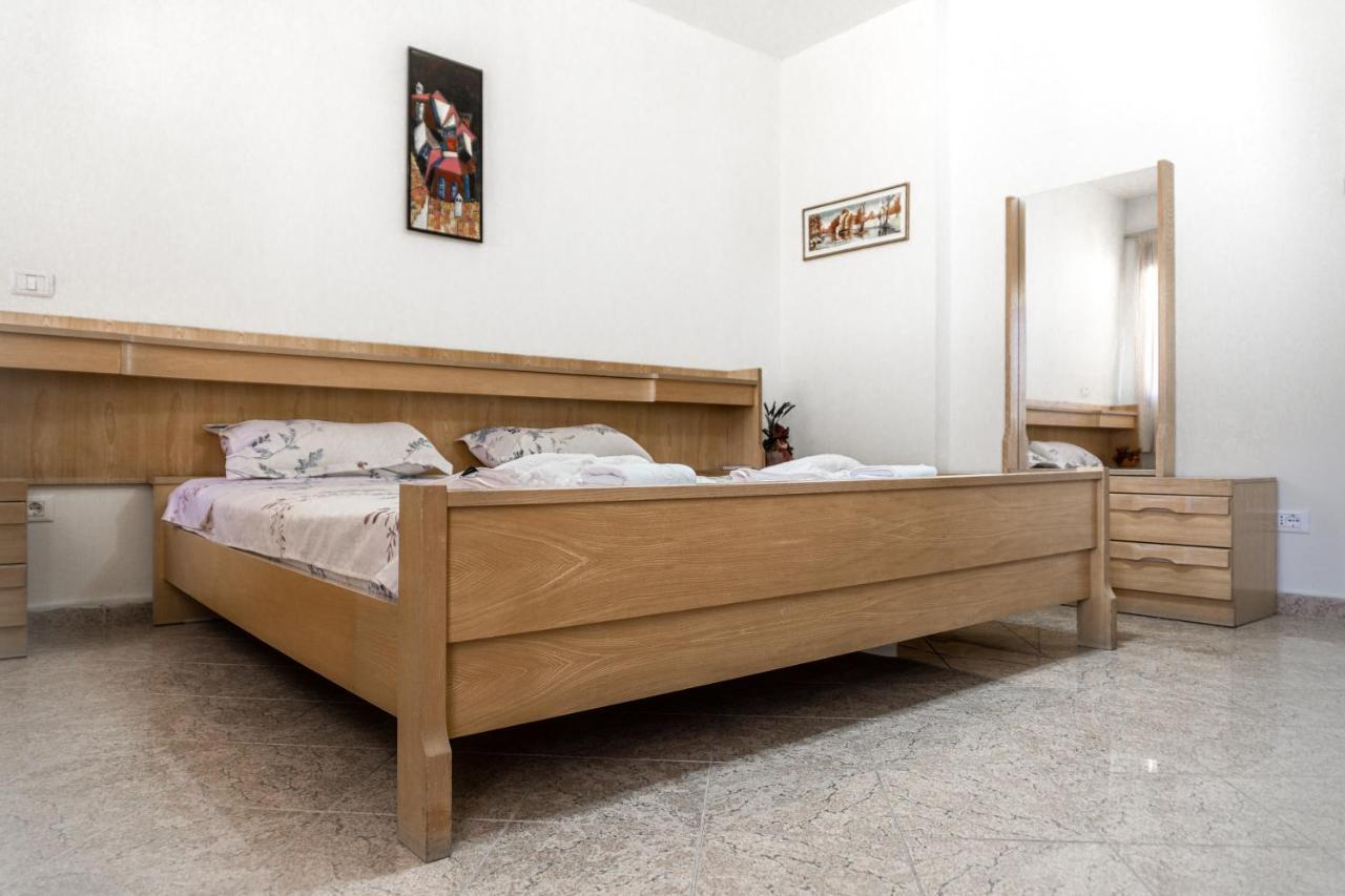 City Center Two Private Bedrooms Near Scanderbeg Square On Shared Apartment Tirana Exterior foto