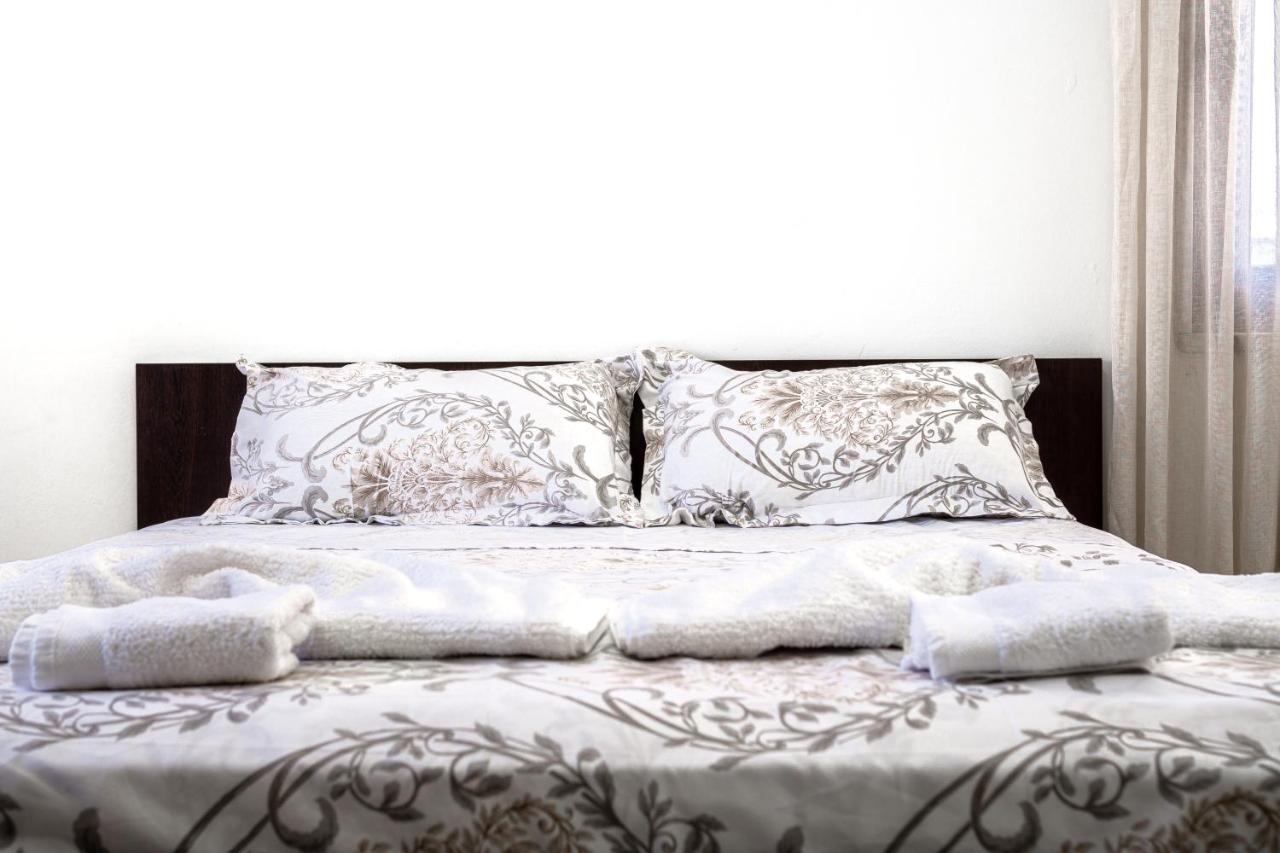 City Center Two Private Bedrooms Near Scanderbeg Square On Shared Apartment Tirana Exterior foto